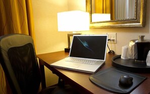 In-room safe, desk, iron/ironing board, free WiFi - Wind River Hotel and Casino (Riverton)