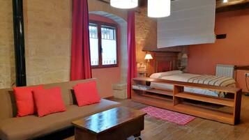 Studio Suite | In-room safe, blackout drapes, free WiFi, bed sheets