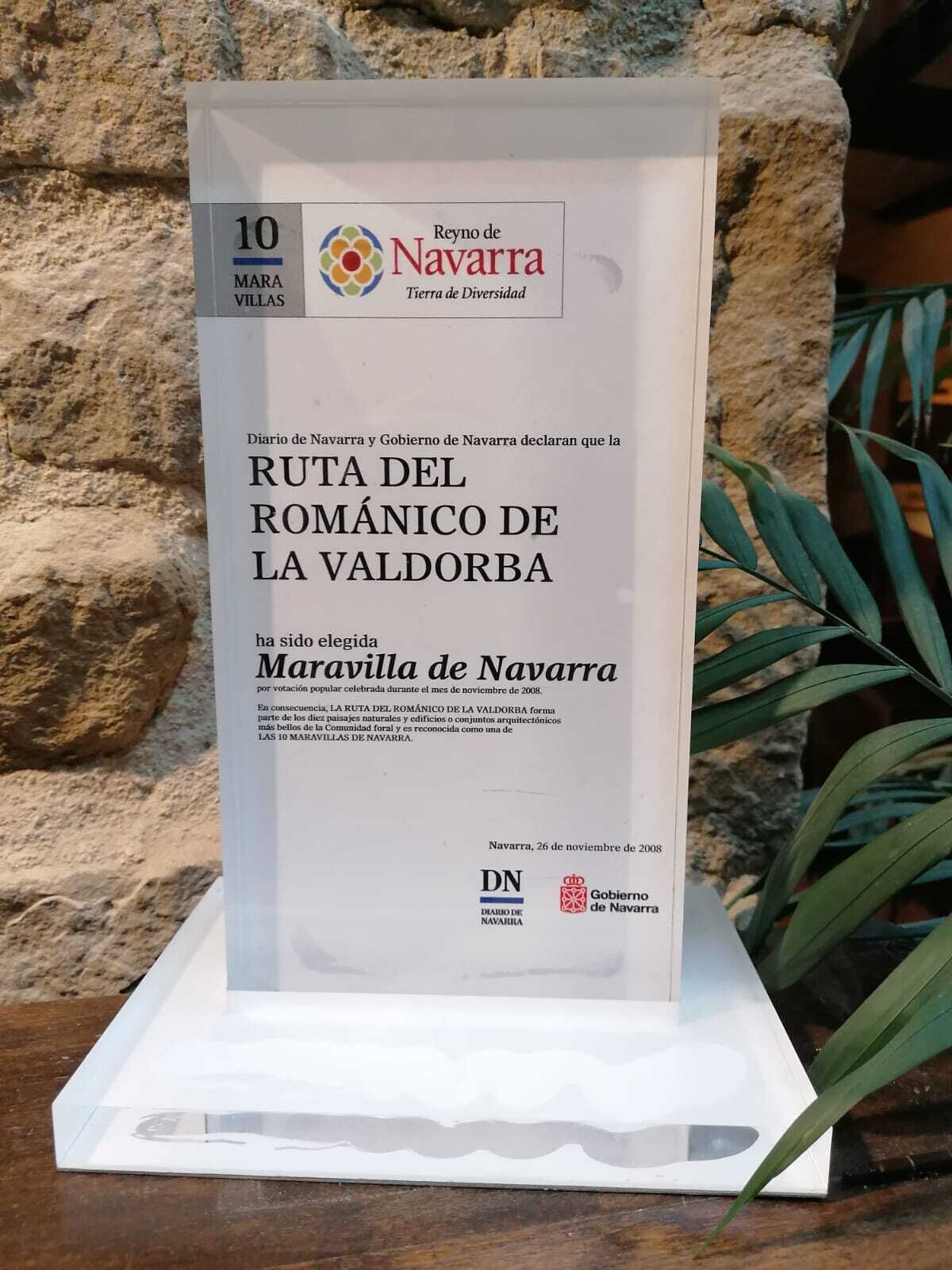 A sign for Maravilla de Navarra, part of the Ruta del Románico de La Valdorra, with logos of Diario de Navarra and Gobierno de Navarra.