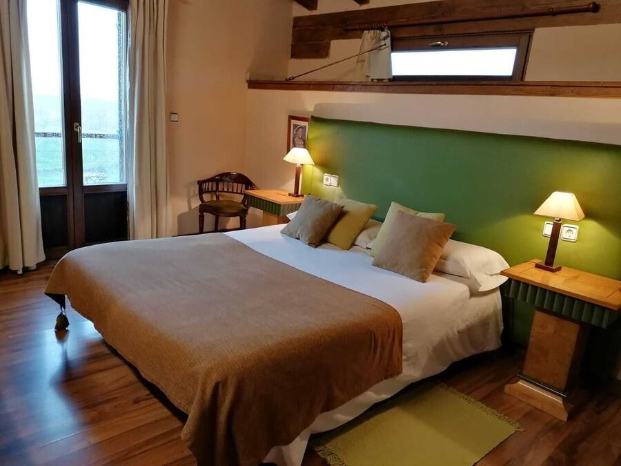 Camera con letto matrimoniale o 2 letti singoli | Una cassaforte in camera, tende oscuranti, Wi-Fi gratuito, lenzuola
