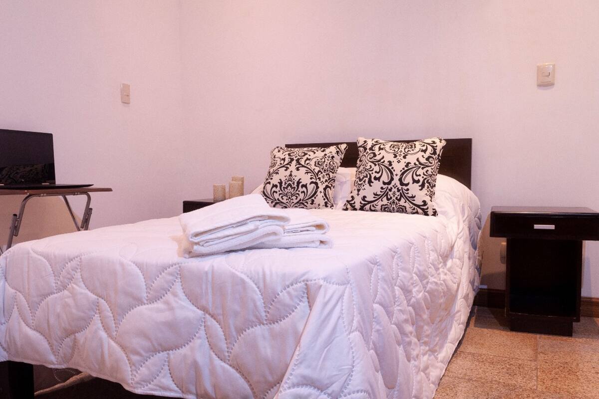 Iron/ironing board, free WiFi, bed sheets, wheelchair access