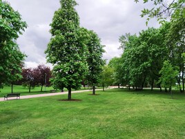 Lasten leikkialue ulkona