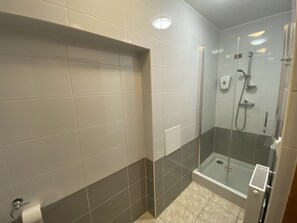 Shower, free toiletries, hair dryer, towels - Hostel Sweet Dream (Bialystok)
