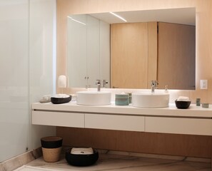 A modern bathroom with two sinks, a large mirror, and wooden cabinets. - Casa Rombos By Grupo Encanto Rombo II (Mexico City)