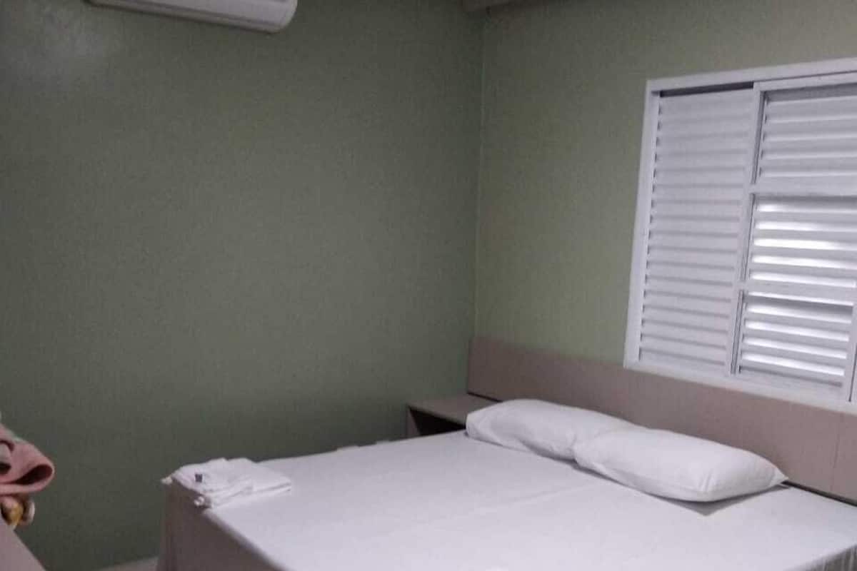 Habitación estándar con 1 cama matrimonial o 2 individuales, para no fumadores | Servicios de la habitación