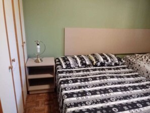 1 bedroom, in-room safe, desk, iron/ironing board