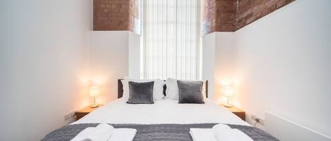 Iron/ironing board, free WiFi, bed sheets