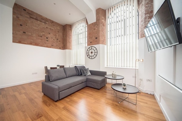 Standard Apartment, Multiple Beds, Non Smoking | Living area