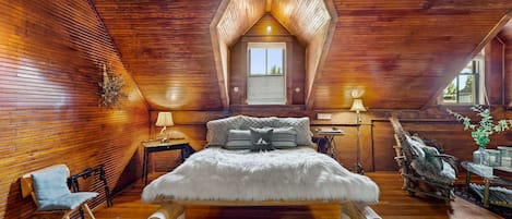 Suite Deluxe, 1 trÚs grand lit, non-fumeur, vue sur la montagne (216) | Décor unique, ameublement unique, lit de bébé (gratuit)