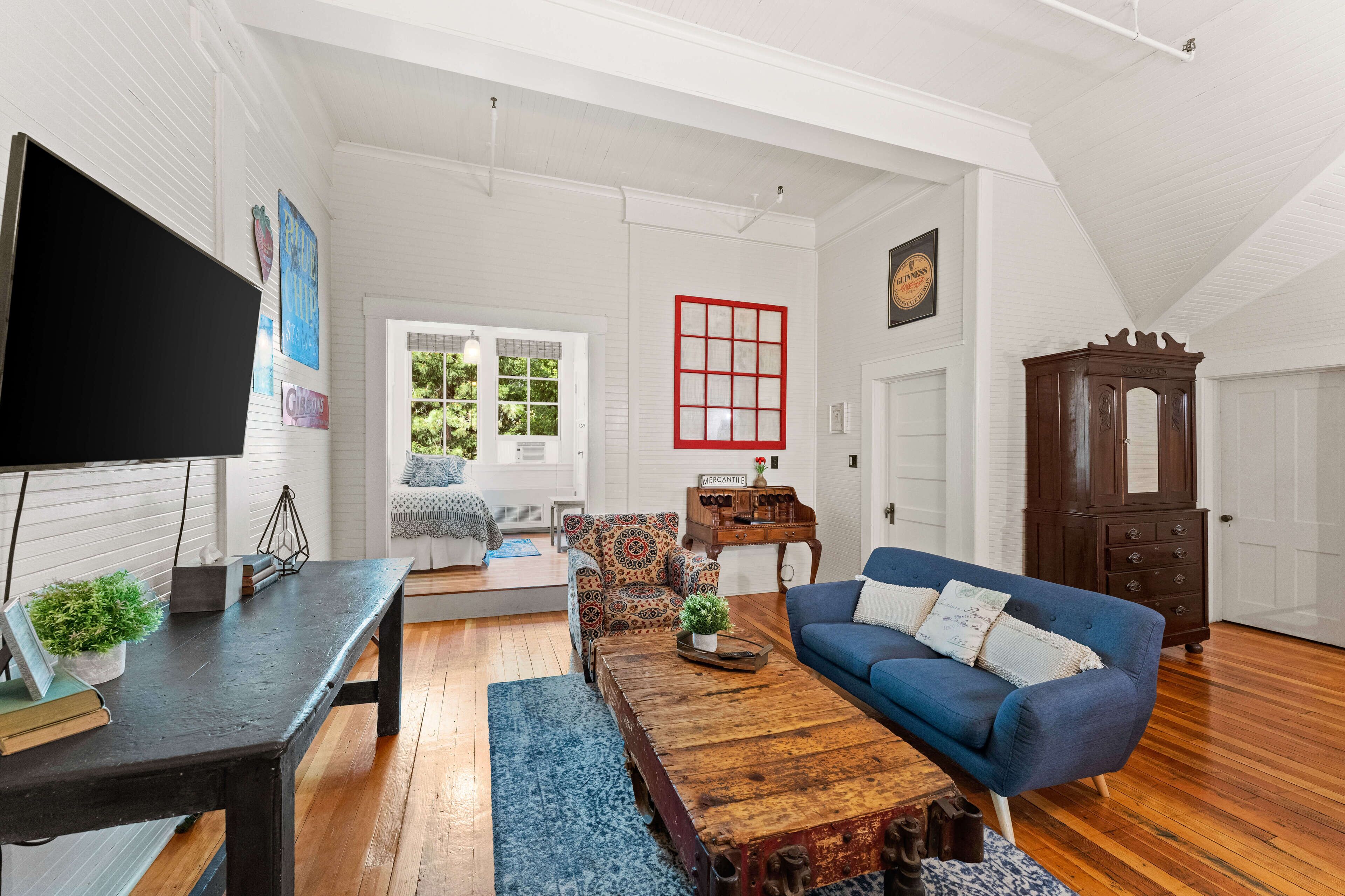 mercantile (205) | living area | lcd tv