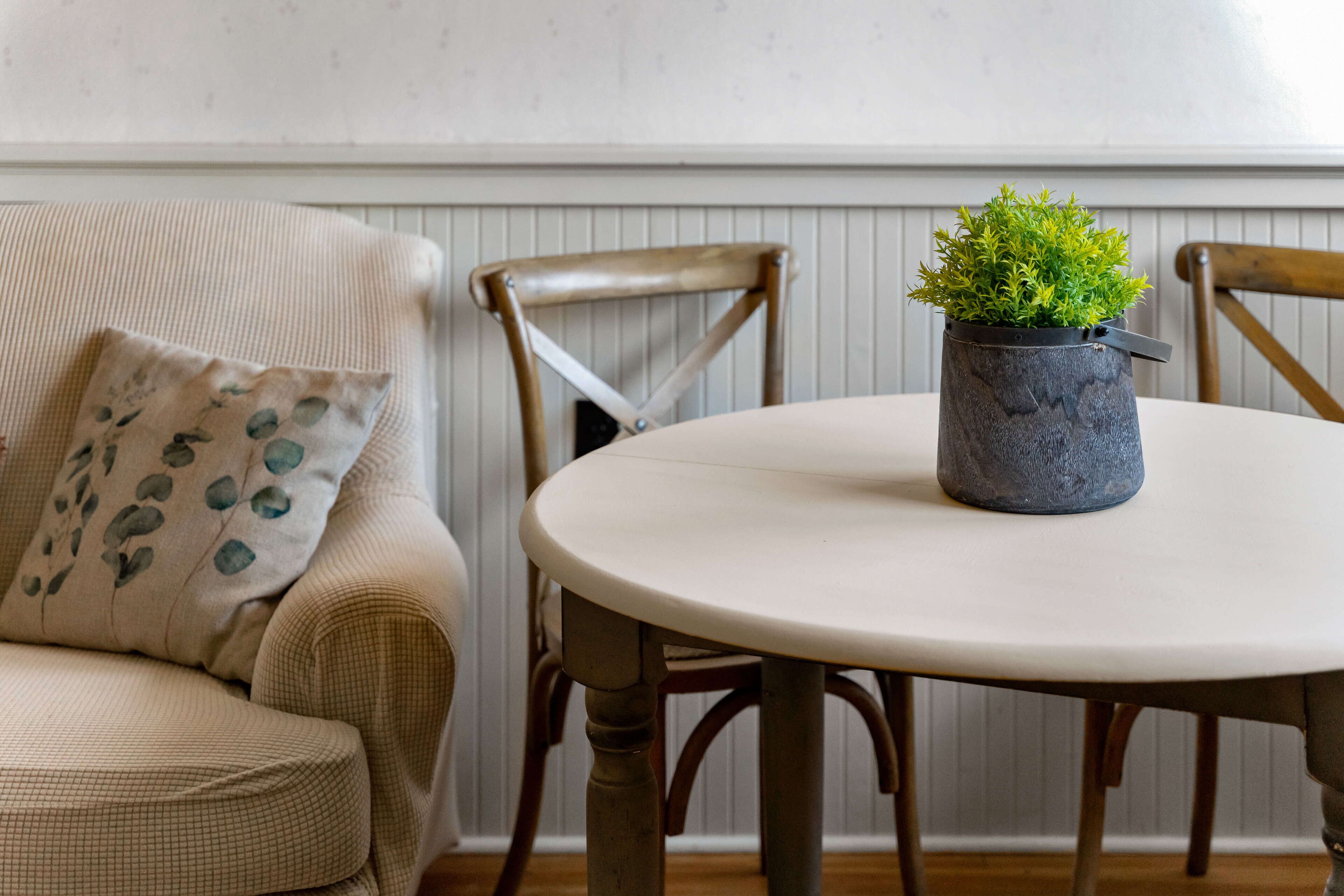 1940's room (202) | individually decorated, individually furnished, free cots/infant beds