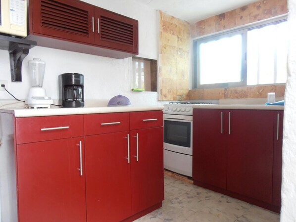 House, Non Smoking | Private kitchen