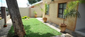 Losin Guest House