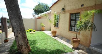 Losin Guest House