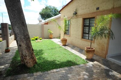 Losin Guest House