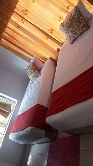 Twin Room, 2 Twin Beds, Non Smoking | 3 bedrooms, free WiFi, bed sheets