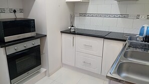 Shared kitchen facilities - Losin Guest House (Victoria Falls)