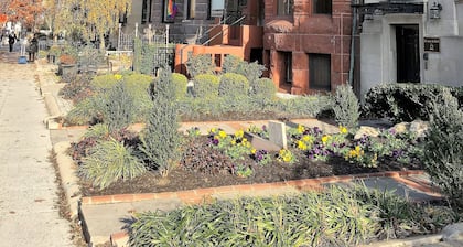 Dupont 5-Star, Walk Score 94, Metro, 2BR