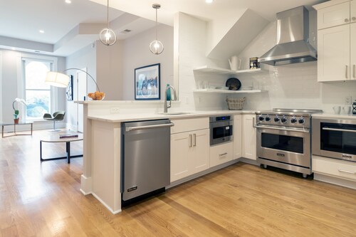 Kaunis hiljattain luotu 2BR Apt parhaassa DuPont-paikassa (uusi)