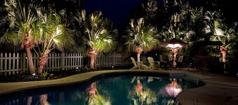 ~ PISCINE TROPICALE CHAUFFEE AVEC PONT EN TOIT !! VUES INCROYABLES!