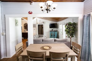 Dining - ~HUGE TROPICAL POOL WITH NEW ROOFTOP DECK!! AMAZING VIEWS! Pet Friendly!! (Isle of Palms)