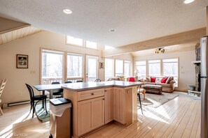 Interior - Firefly Chalet - 119 Hikers Challenge Road

Firefly Chalet - Hot Tub, Dog Friendly, Wood Burning Fireplace (Davis)