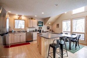 Réfrigérateur, four, plaque de cuisson, lave-vaisselle