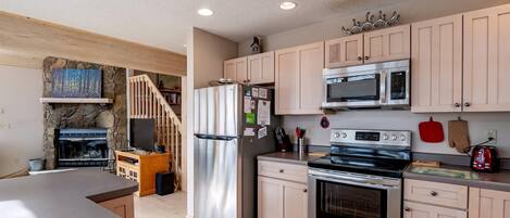 Réfrigérateur, four, plaque de cuisson, lave-vaisselle