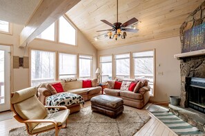 壁炉、DVD 播放器