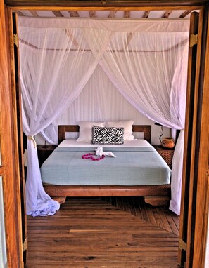 6 bedrooms, in-room safe, iron/ironing board, free WiFi