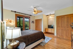 4 bedrooms, desk, free WiFi, bed sheets