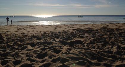 Vistas de la bahía de Cape Cod en Campground Beach, A / C, calor, wifi, ducha al aire libre