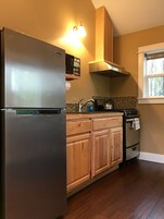 Luxury Cottage, 1 Queen Bed, Non Smoking | Private kitchen | Full-size fridge, microwave, oven, stovetop