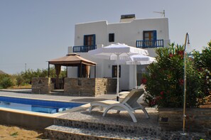 Outdoor pool - Ariadne House in Plaka Naxos (Naxos)