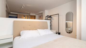 アイロン / アイロン台、旅行用ベビーベッド、WiFi (無料)、ベッドシーツ