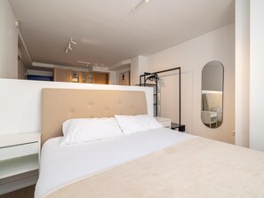 Fer et planche à repasser, lit de bébé portatif, accès au Wi-Fi (inclus)