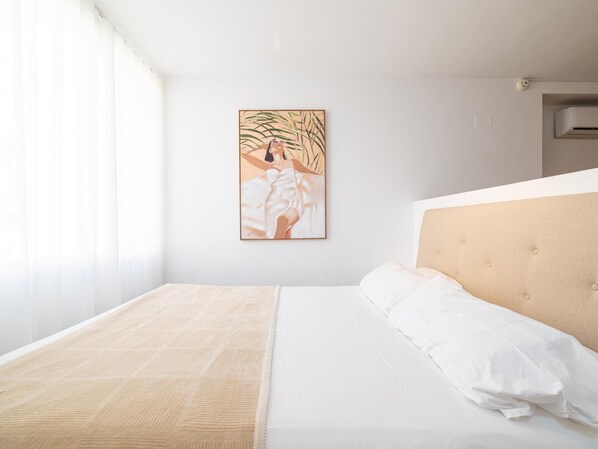 Iron/ironing board, travel cot, free WiFi, bed sheets