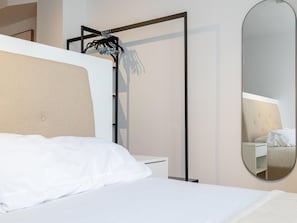 Iron/ironing board, travel cot, free WiFi, bed sheets