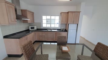 Frigorifero, microonde, piano cottura, macchina per tè/caffè