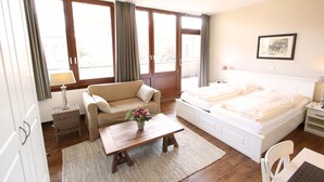 Minibar, Wi-Fi gratis, dan seprai linen