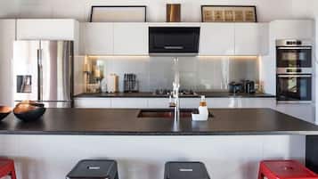 Bếp nấu, máy rửa bát, máy xay thực phẩm