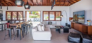 TV - Villa La Danse du Soleil (St. Barthelemy)