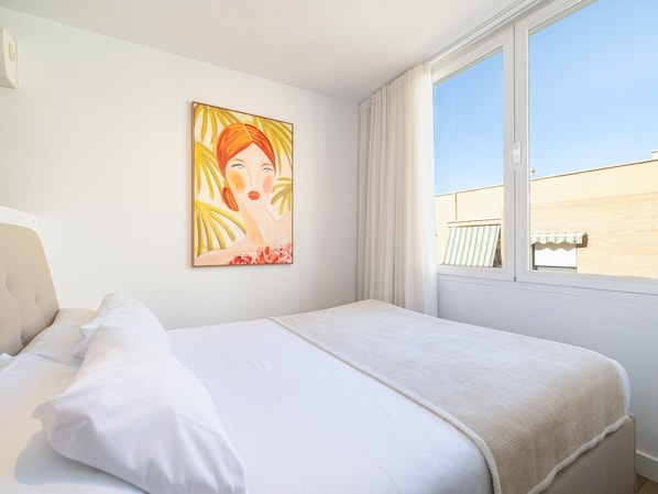 Iron/ironing board, travel cot, free WiFi, bed sheets
