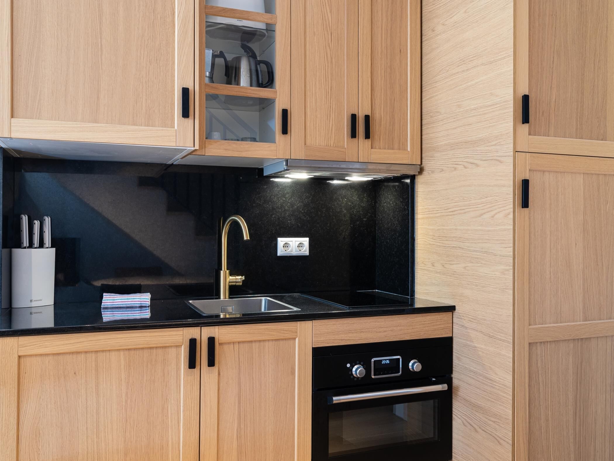 冷蔵庫、電子レンジ、コンロ、コーヒー / ティーメーカー