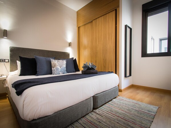 2 bedrooms, iron/ironing board, travel crib, free WiFi