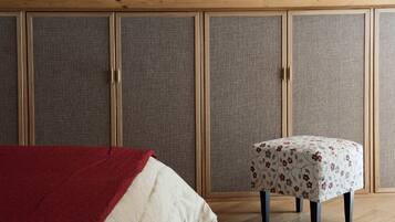 1 chambre, matelas mémoire de forme, fer et planche à repasser