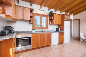 Fridge, microwave, oven, stovetop - YourHouse Son Gallina Villa with private pool (Sa Pobla)