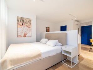 Bügeleisen/Bügelbrett, Reisekinderbett, WLAN, Bettwäsche