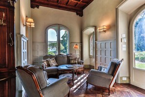 TV, fireplace - VILLA MEDICEA - Seven Bedroom Villa, Sleeps 25 (Florence)