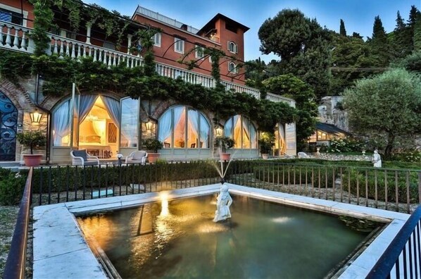 Property grounds - VILLA MEDICEA - Seven Bedroom Villa, Sleeps 25 (Florence)